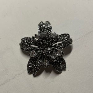 Silver vintage flower pin